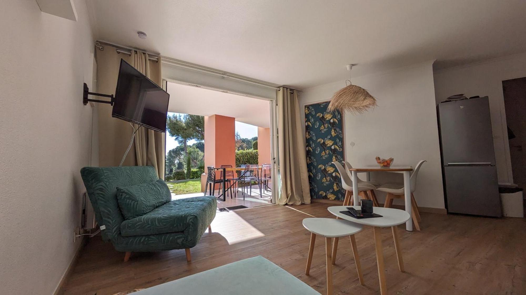 Apartment Rez De Jardin 4 A 5 Personnes Cap Esterel